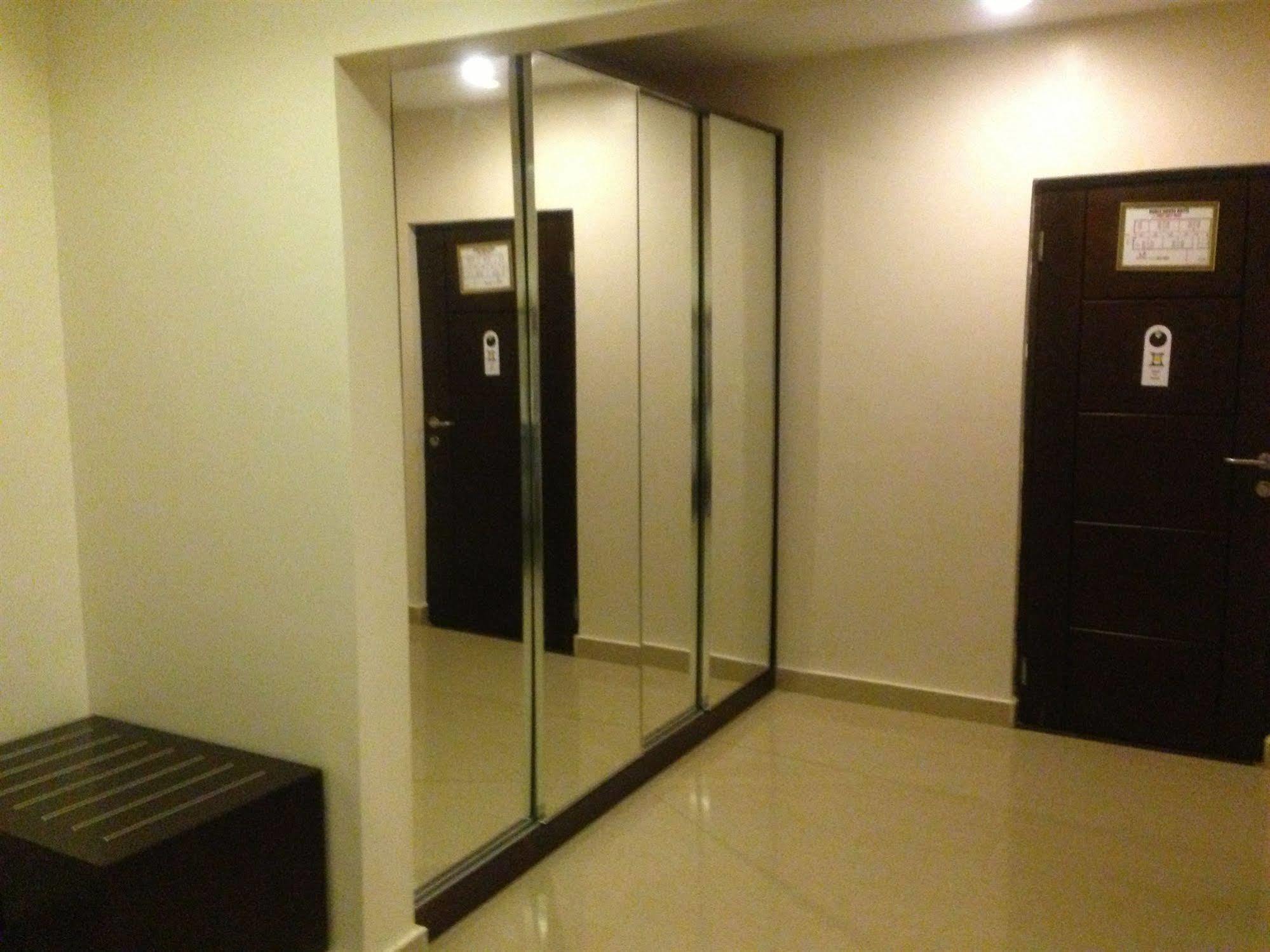Noble House Hotel Kumasi Bagian luar foto