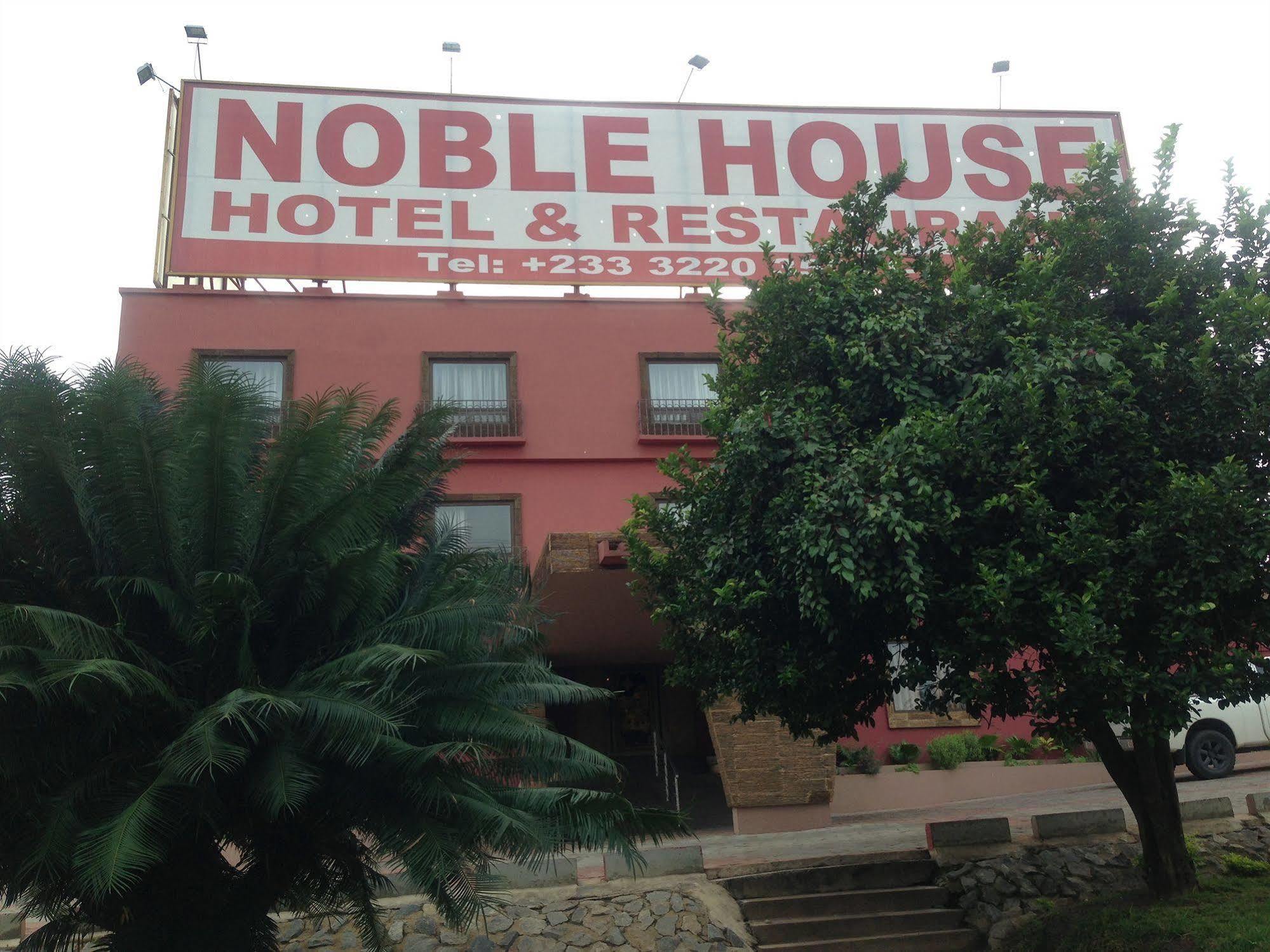 Noble House Hotel Kumasi Bagian luar foto